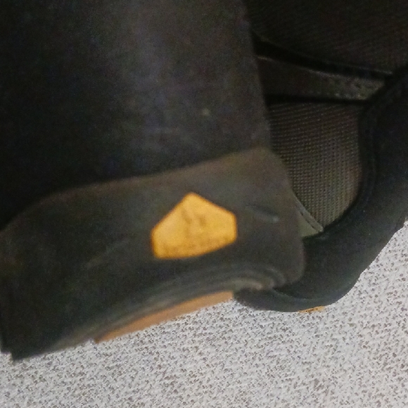 Used BURTON SKI BOOTS Boys Snowboard Boots - Picture 10 of 13